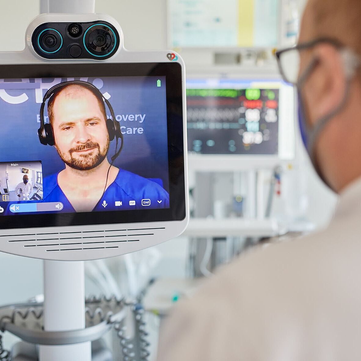 Beirat für Digitalisierung der BG Kliniken Zwei Männer bei einer Videokonferenz